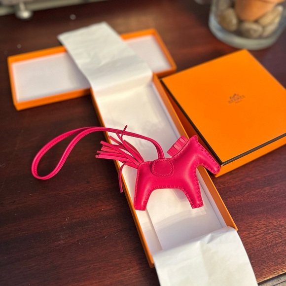 Authentic Hermès Pegasus Rodeo Bag Charm PM – Rose Azalée (Stamp Y) - Picture 6 of 13